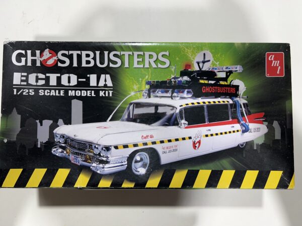 AMT 1/25 Scale Ghostbusters ECTO-1A Stationwagon